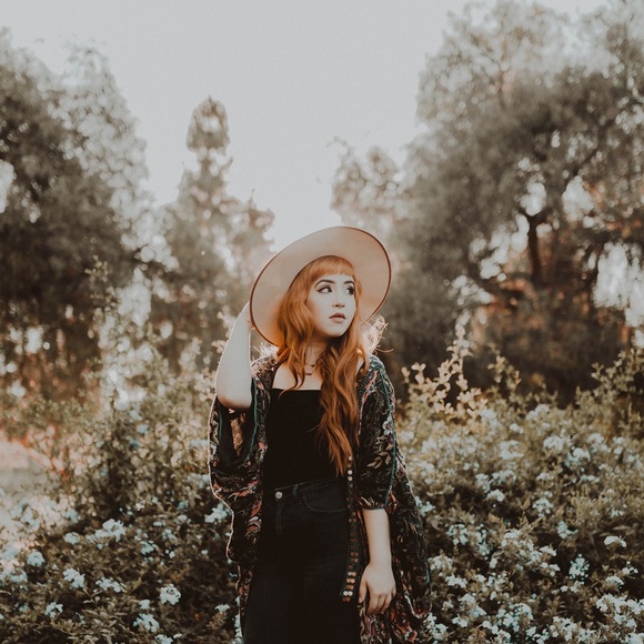 Meet your Posher, Liz - Picture 7 of 8